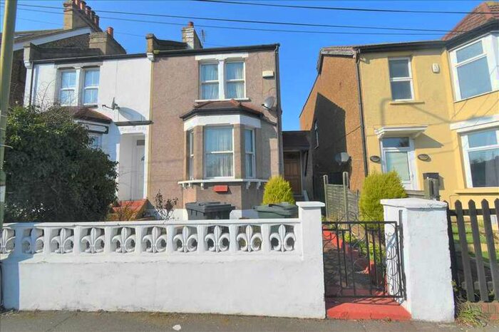 4 Bedroom House To Rent In Highfield Road, Dartford, DA1