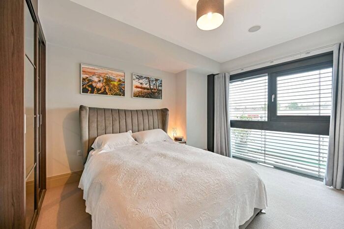 1 Bedroom Flat For Sale In Victoria Villas, Richmond, TW9