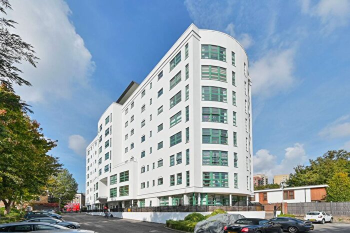 2 Bedroom Flat To Rent In Kew Bridge Road, Brentford, TW8