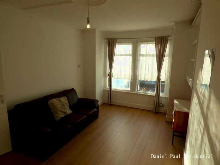 3 Bedroom Maisonette Flat To Rent In Bramley Road, W5