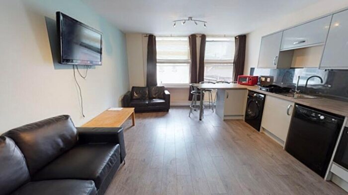 4 Bedroom House To Rent In South Parade, Nottingham, NG1