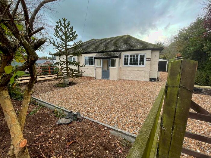 2 Bedroom Bungalow To Rent In Drift Road, Clanfield, Waterlooville, PO8