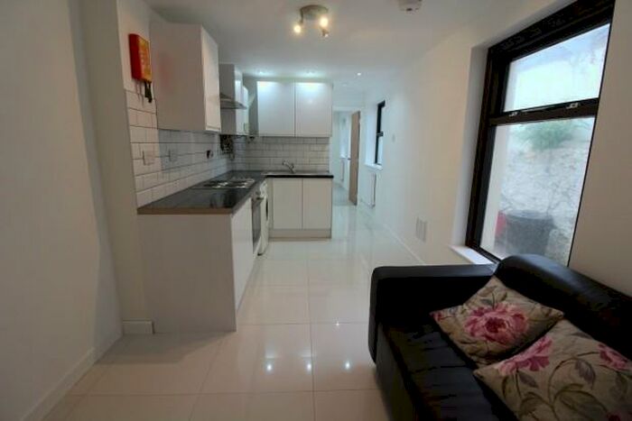 3 Bedroom Terraced House To Rent In Coburn Street - Cardiff, CF24