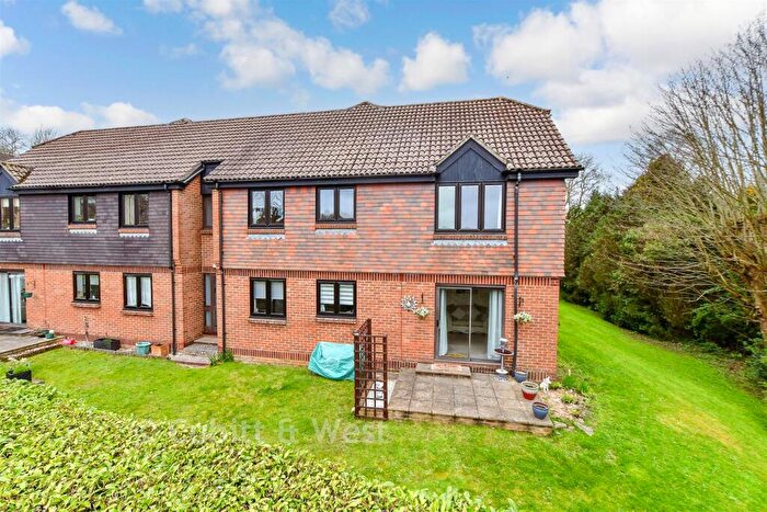 2 Bedroom Flat For Sale In Havant Road, Horndean, Waterlooville, Hampshire, PO8