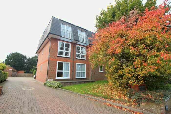 2 Bedroom Flat To Rent In Priory Court, Sparrows Herne, Bushey Heath, WD23