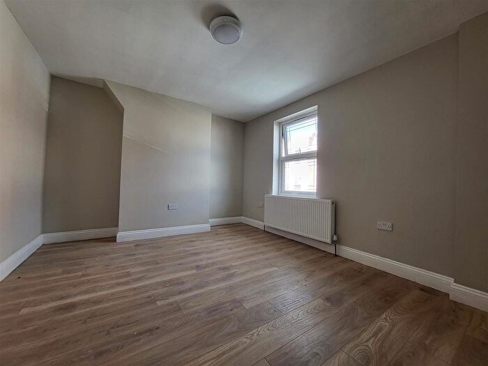 4 Bedroom Flat To Rent In Plumstead High Street, Plumstead, SE18