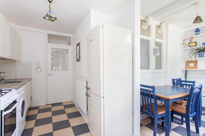 3 Bedroom Flat To Rent In Maitland Park Road, NW3