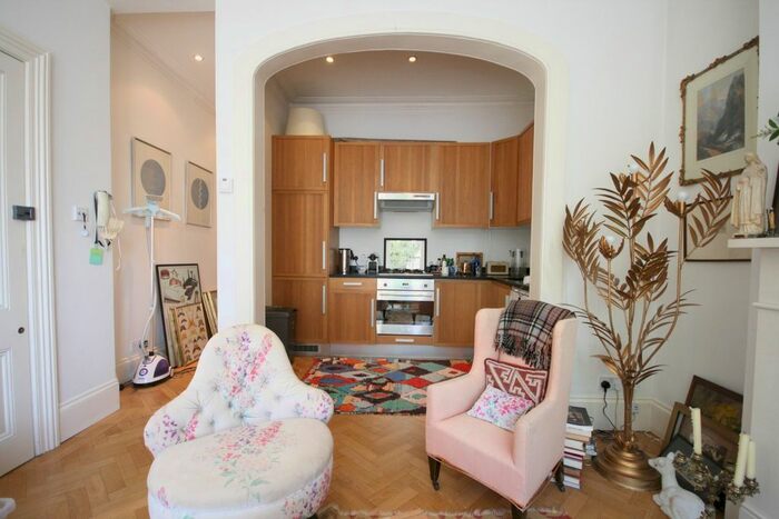 1 Bedroom Flat To Rent In Godolphin Road, London, Greater London, W12