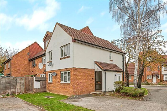 2 Bedroom Maisonette To Rent In Bertrand Way, SE28