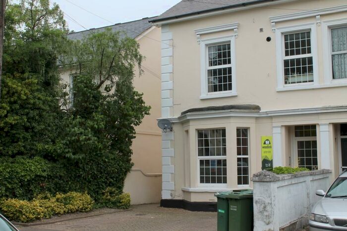 1 Bedroom Flat To Rent In Gloucester Road, Redhill, RH1