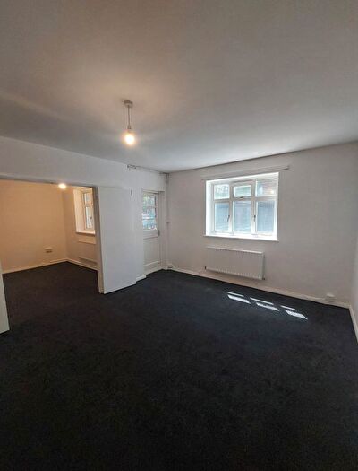 1 Bedroom Flat To Rent In Morden Road, Mitcham, CR4
