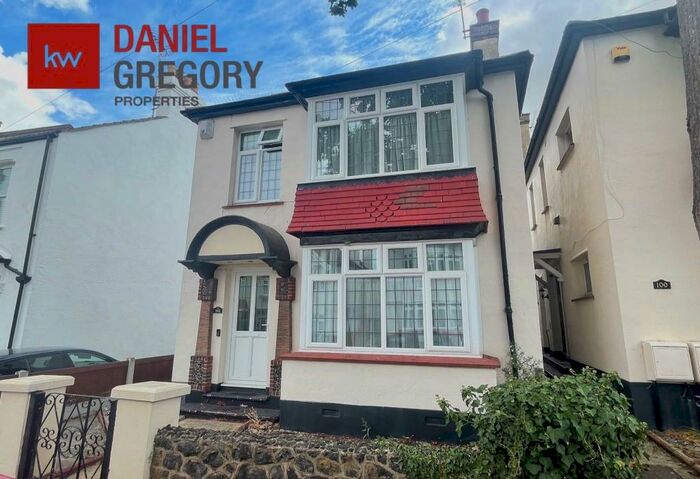 3 Bedroom Detached House To Rent In Leighton Avenue, Leigh-on-Sea, Essex, SS9