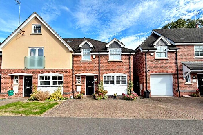 3 Bedroom End Of Terrace House To Rent In Willow Gardens, Rugby, CV22