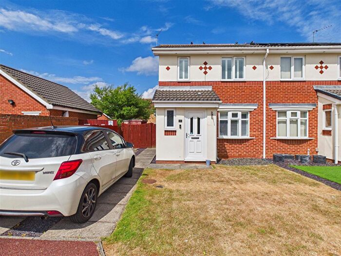 3 Bedroom Semi-Detached House For Sale In Elsdon Gardens, Ingleby Barwick, TS17