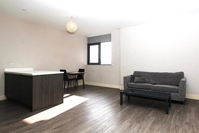 1 Bedroom Flat To Rent In Dawsons Square, Pudsey, LS28