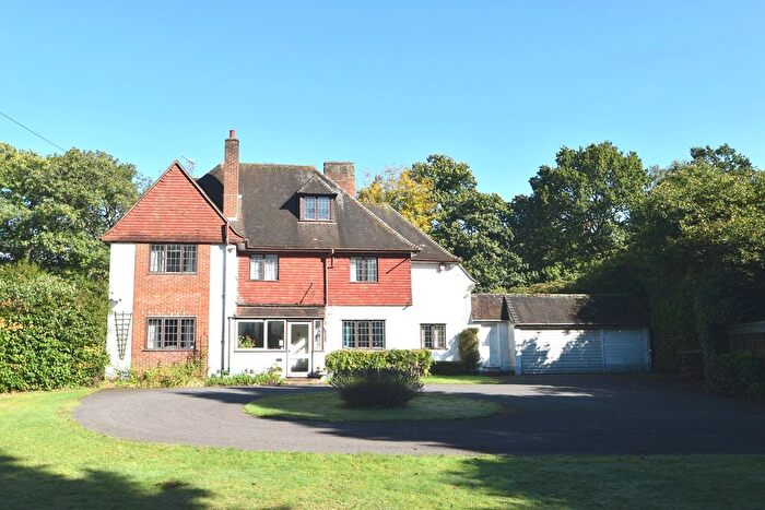 6 Bedroom Detached House For Sale In Byfleet Road, Weybridge, KT11