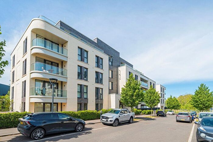 2 Bedroom Flat For Sale In Chieftain Road, Chertsey, KT16