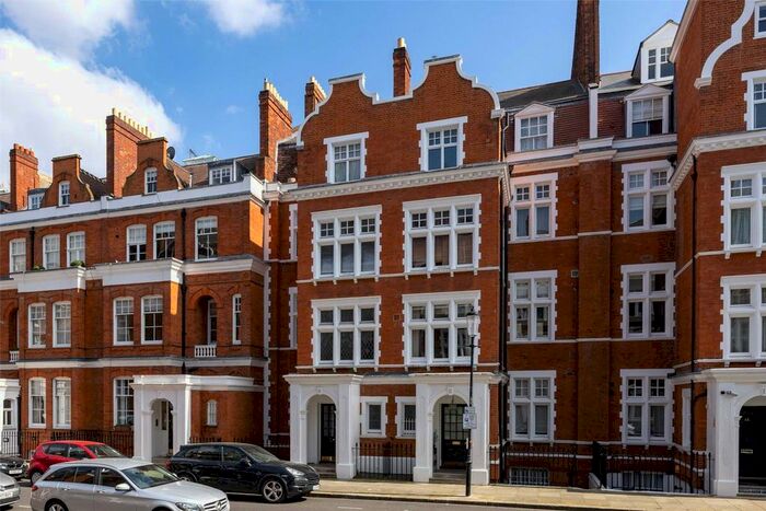 3 Bedroom Flat To Rent In Evelyn Gardens, South Kensington, London, SW7