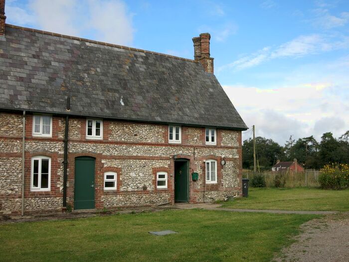 3 Bedroom Cottage To Rent In Willesley Warren, Overton, Basingstoke, RG25