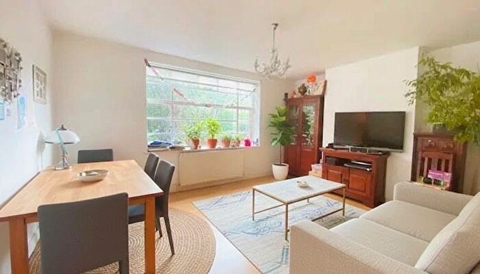 3 Bedroom Flat To Rent In Brookland Rise, Hampstead Garden Suburb, NW11
