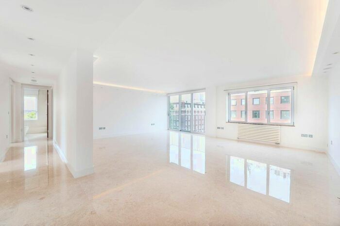 3 Bedroom Flat To Rent In St Mary Abbots Terrace, High Street Kensington, London, W14