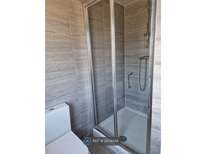 3 Bedroom Flat To Rent In Forris Avenue, Hayes, UB3