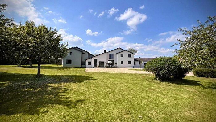 6 Bedroom Detached House For Sale In Wolverton Common, Tadley, Hampshire, RG26