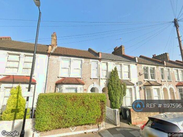 2 Bedroom Flat To Rent In Farley Road, London, SE6