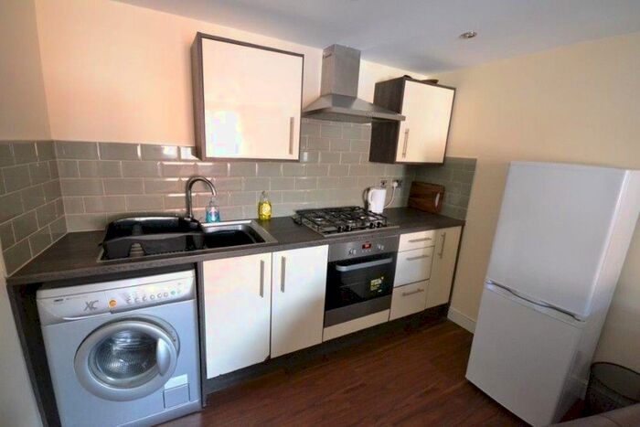1 Bedroom Flat To Rent In Westbury Road, Knighton Fields, Leicester LE2