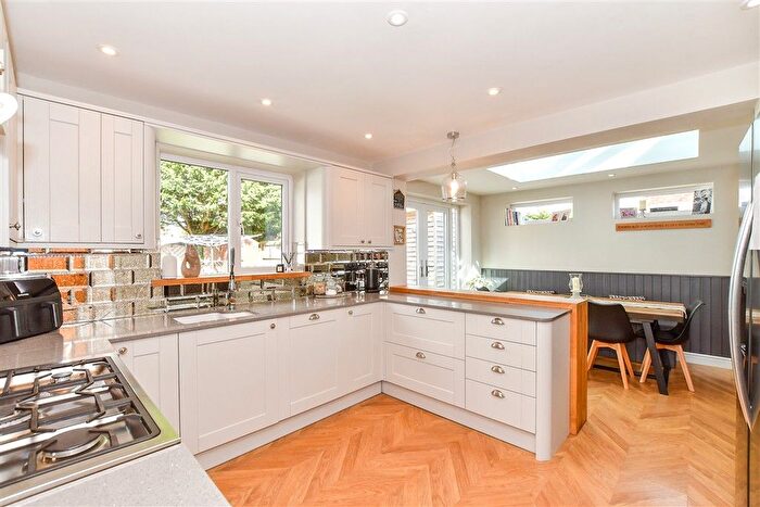 5 Bedroom Chalet For Sale In Victoria Road, Littlestone, Kent, TN28