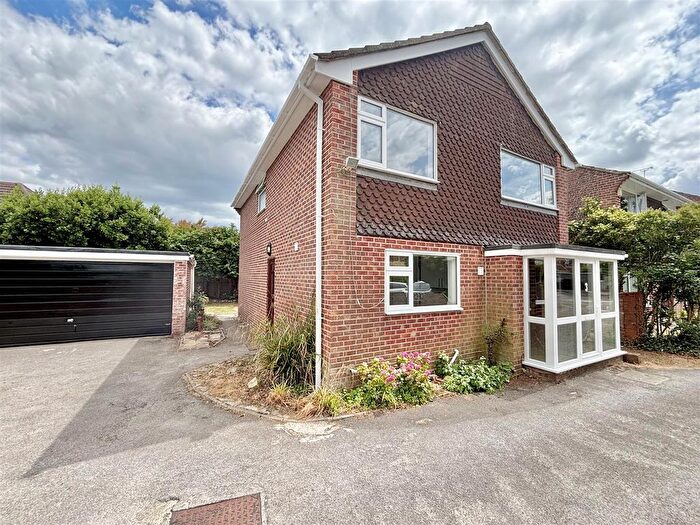 4 Bedroom Detached House For Sale In Bay Close, Upton, Poole, BH16