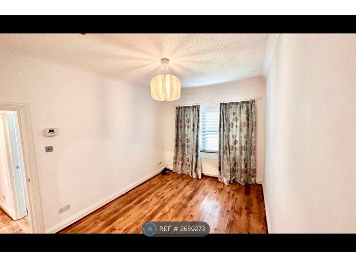 1 Bedroom Flat To Rent In Phoenix Place, Staines-Upon-Thames, TW18