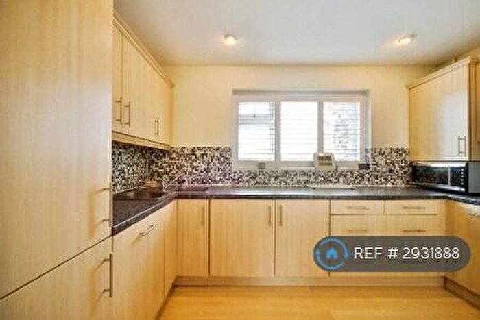 2 Bedroom Flat To Rent In Monica Court, Enfield, EN1