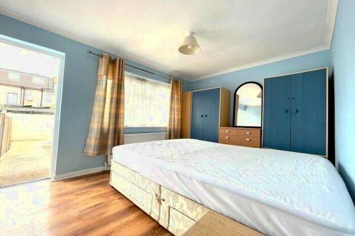 1 Bedroom Flat To Rent In Mayfair Avenue, Ilford, IG1