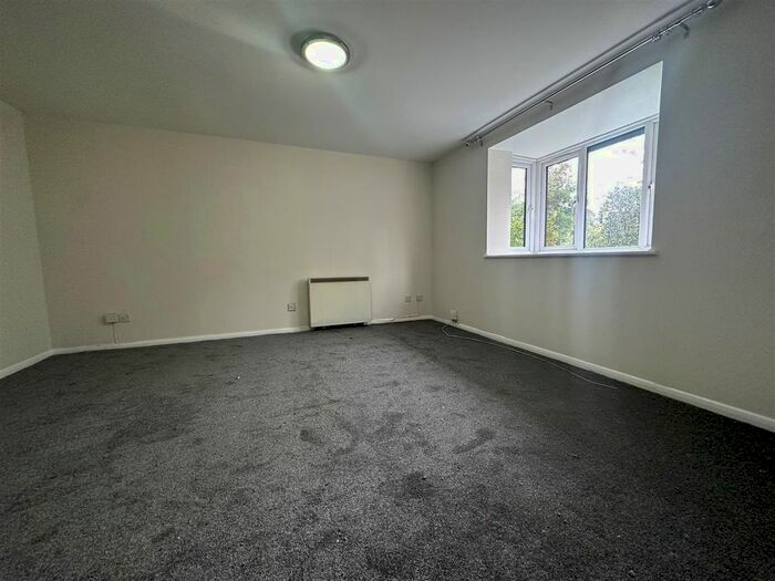 2 Bedroom Flat To Rent In Chiswell Court, Watford, WD24