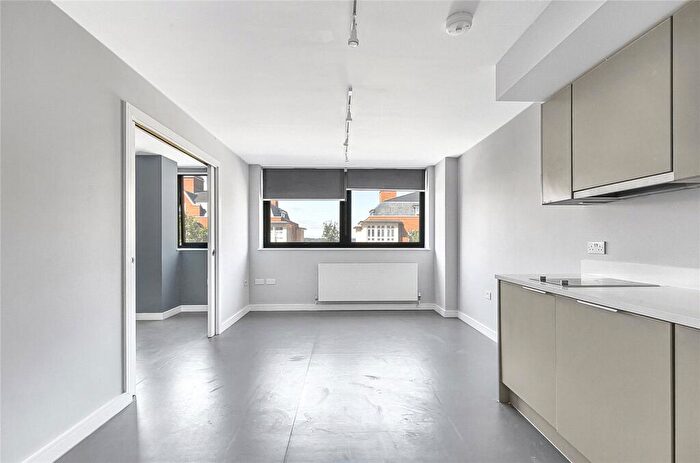 1 Bedroom Apartment To Rent In High Road, North Finchley, London, N12