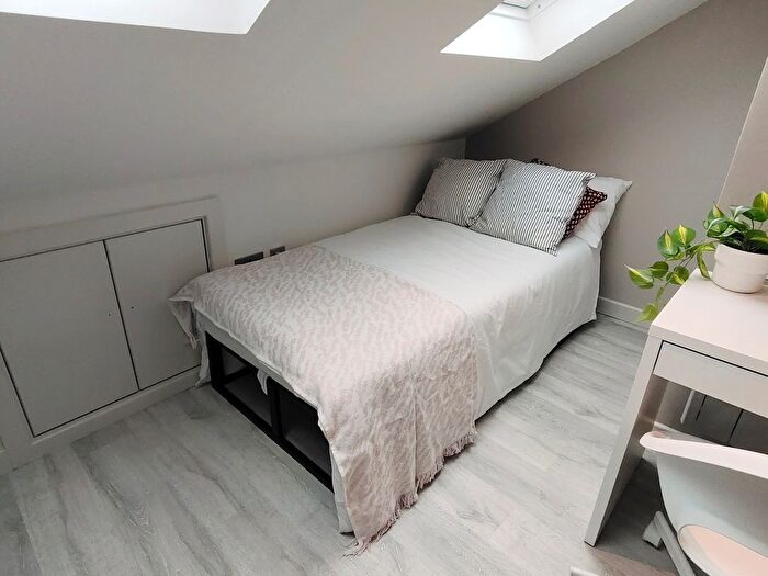 1 Bedroom Studio To Rent In Villiers Road, Kingston Upon Thames, KT1