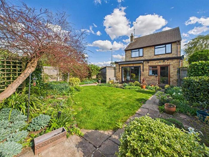 3 Bedroom Detached House For Sale In Fairway, Market Harborough, LE16