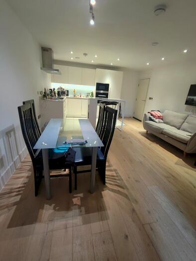 2 Bedroom Flat To Rent In Fulham Palace Road, London, W6