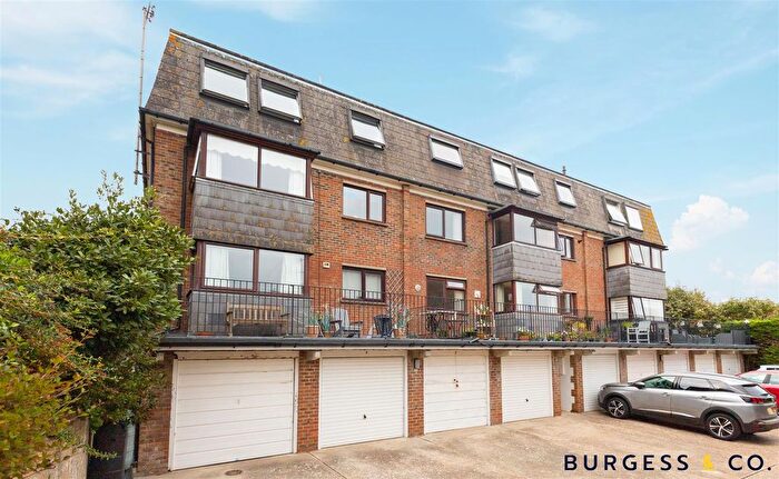 1 Bedroom Flat For Sale In De La Warr Road, Bexhill-On-Sea, TN40