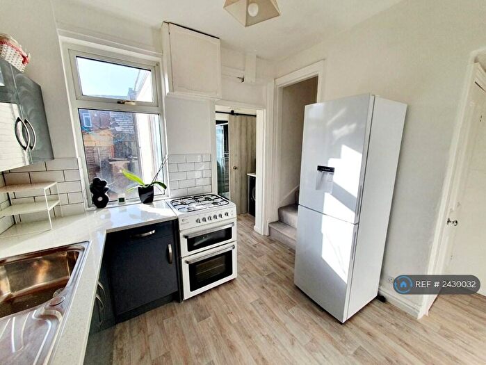 3 Bedroom Terraced House To Rent In St George's, Barnsley, S70