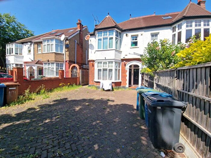 1 Bedroom Flat To Rent In Whitchurch Lane, HA8