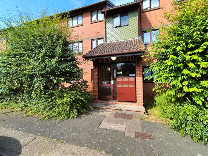2 Bedroom Flat To Rent In Maltby Drive, Enfield, EN1