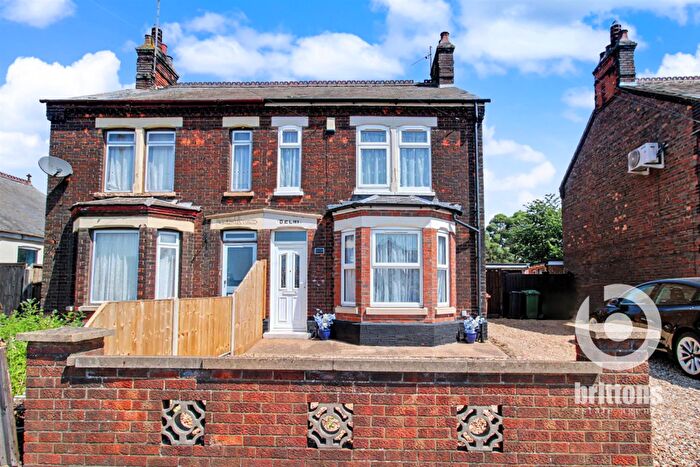 3 Bedroom Semi-Detached House For Sale In Hardwick Road, King's Lynn, PE30