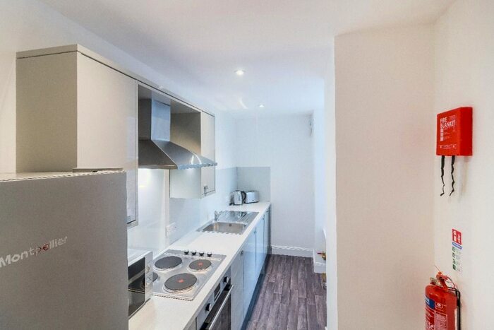 2 Bedroom Flat To Rent In Nethergate, City Centre, Dundee, DD1