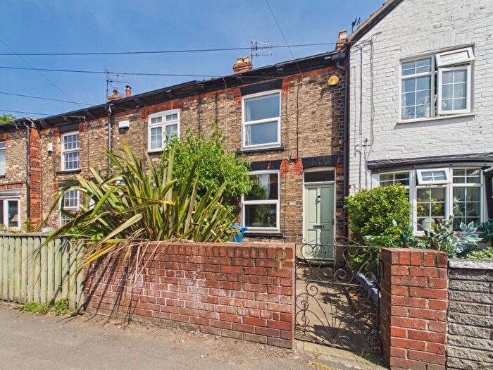 2 Bedroom Cottage For Sale In Main Street, Willerby, HU10