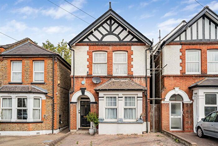 4 Bedroom Detached House For Sale In Lower Kings Road, Kingston Upon Thames, KT2