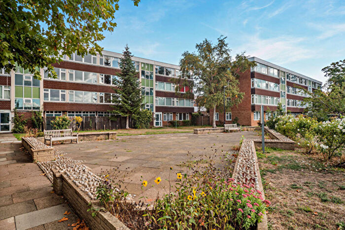 2 Bedroom Flat For Sale In Atherton Court, Meadow Lane, Eton, SL4