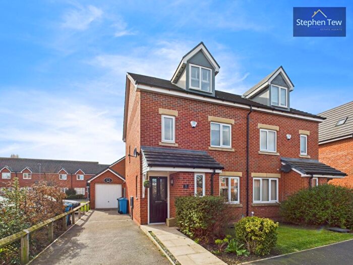4 Bedroom Semi-Detached House For Sale In Pasture Close, Blackpool, FY4