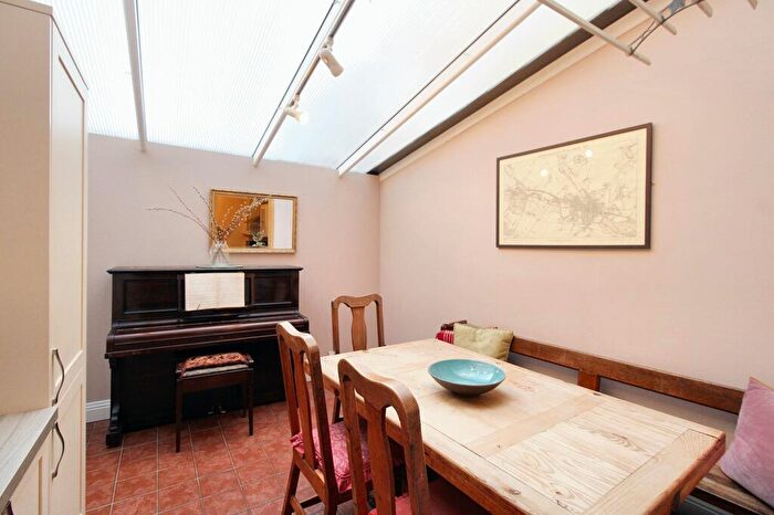 3 Bedroom Terraced House For Sale In Exeter Street, Salisbury, SP1